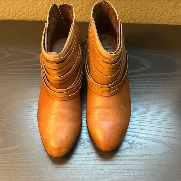 Clarks Women's Brown Comfort Ankle Booties - Picture 1 of 5